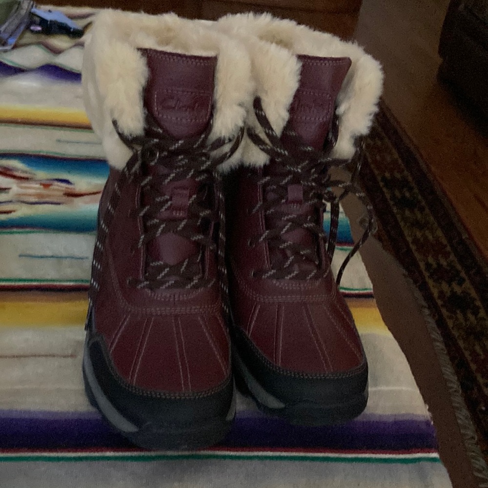 NWOT Clarks waterproof winter hiking snow boot with faux shearling trim